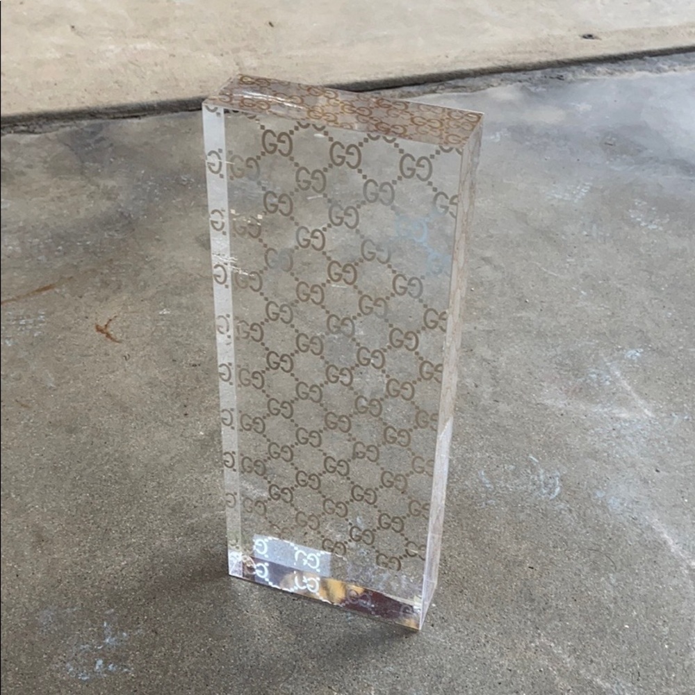 GUCCI MONOGRAM LOGO ACRYLIC Platform STAND LARGE - Picture 3 of 9